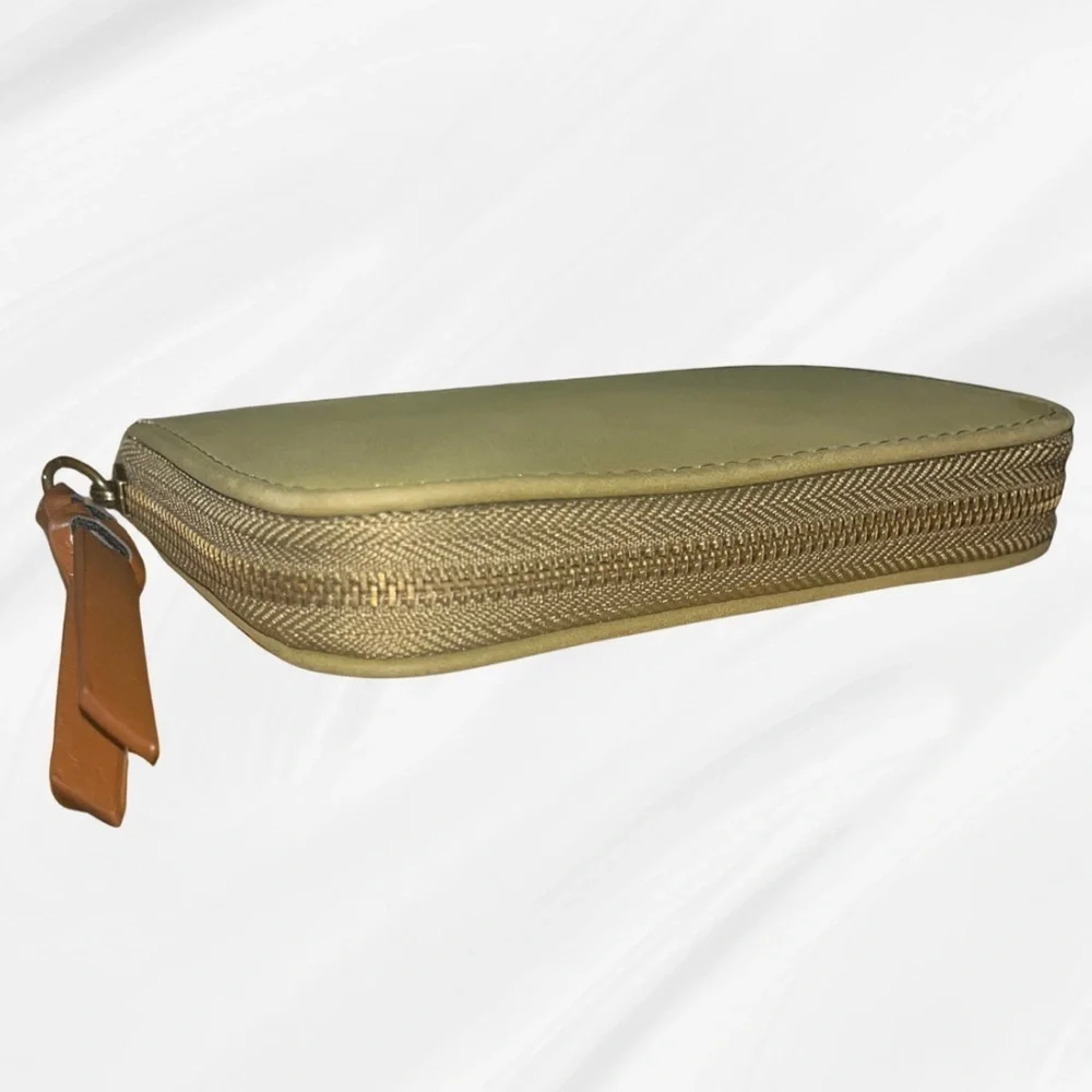 NWOT! Universal Thread Olive Green Zip-Around Wallet - Picture 4 of 8